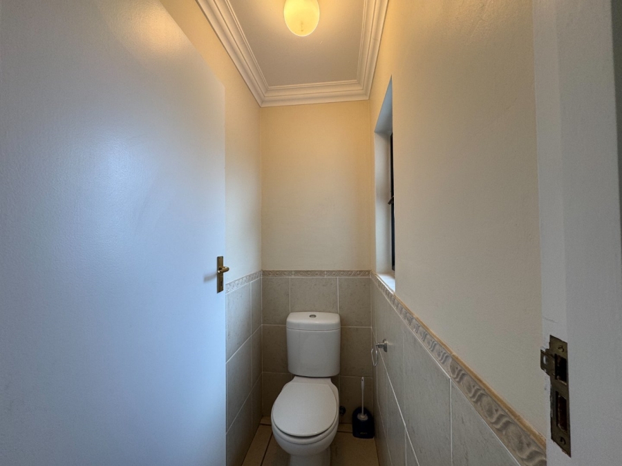  Bedroom Property for Sale in Signal Hill Western Cape
